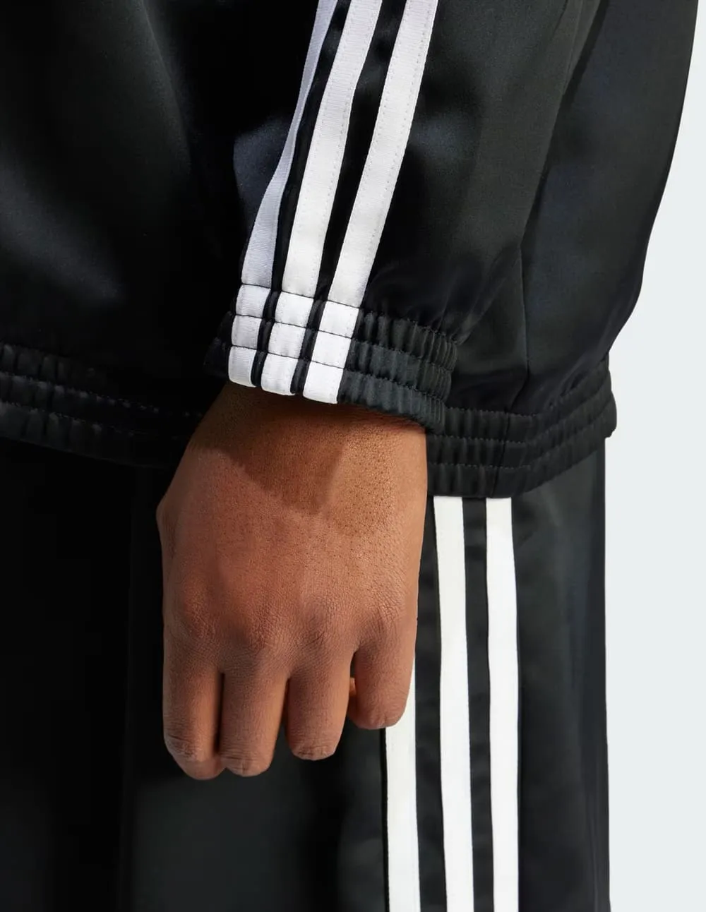 Chaqueta adidas Loose Satin Negra Mujer