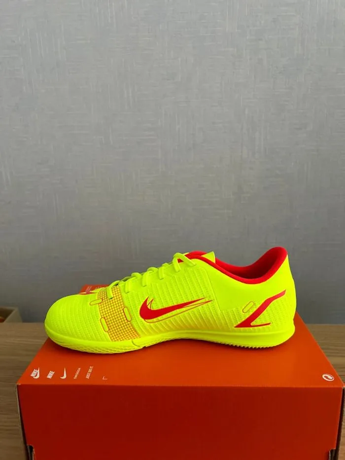 Chaussures de football Nike Vapor 14 Club IC demi pointure 38 1/2 - Nike - Prématuré  | Beebs