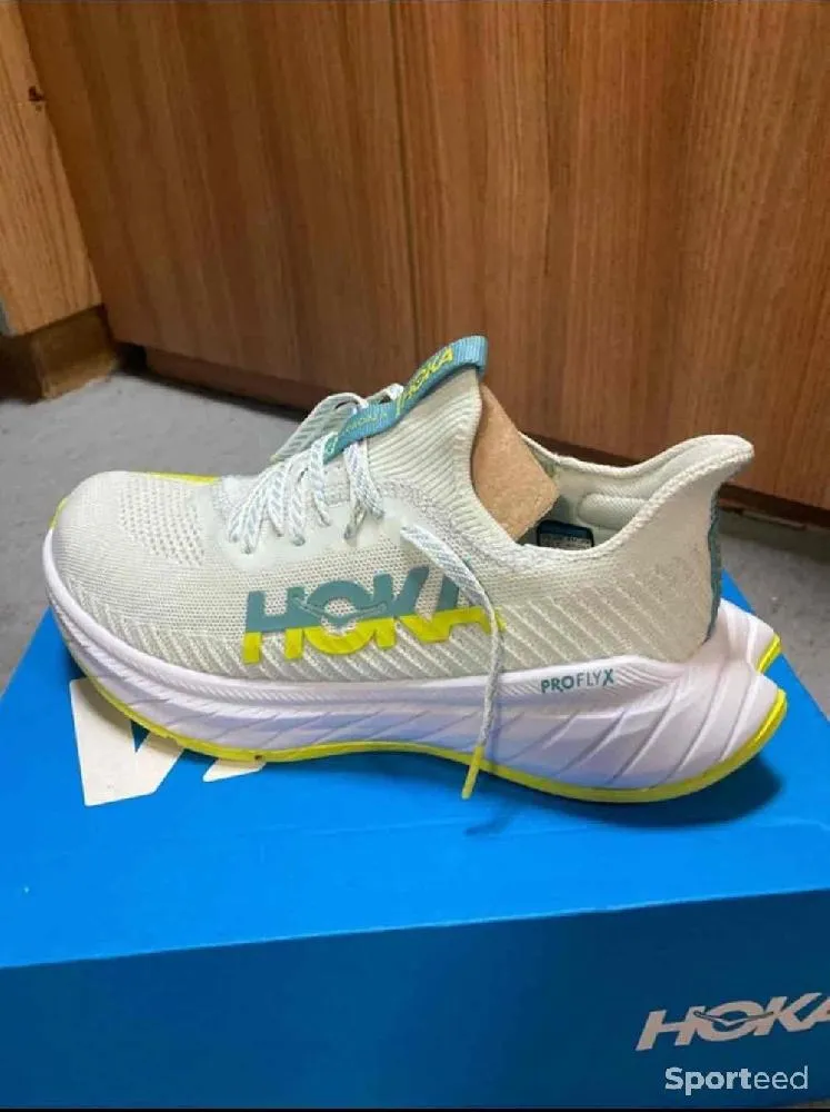 Chaussures de running hoka carbon x3 neuf Ajouté le : 26/02/2024