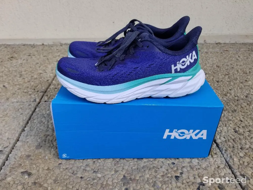 Chaussures HOKA bleues neuves T36 d'occasion Ajouté le : 10/09/2023