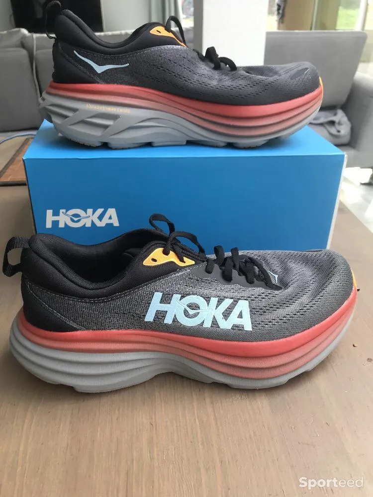 HOKA BONDI 8 - noir / gris - 43 1/3 d'occasion Ajouté le : 24/10/2022