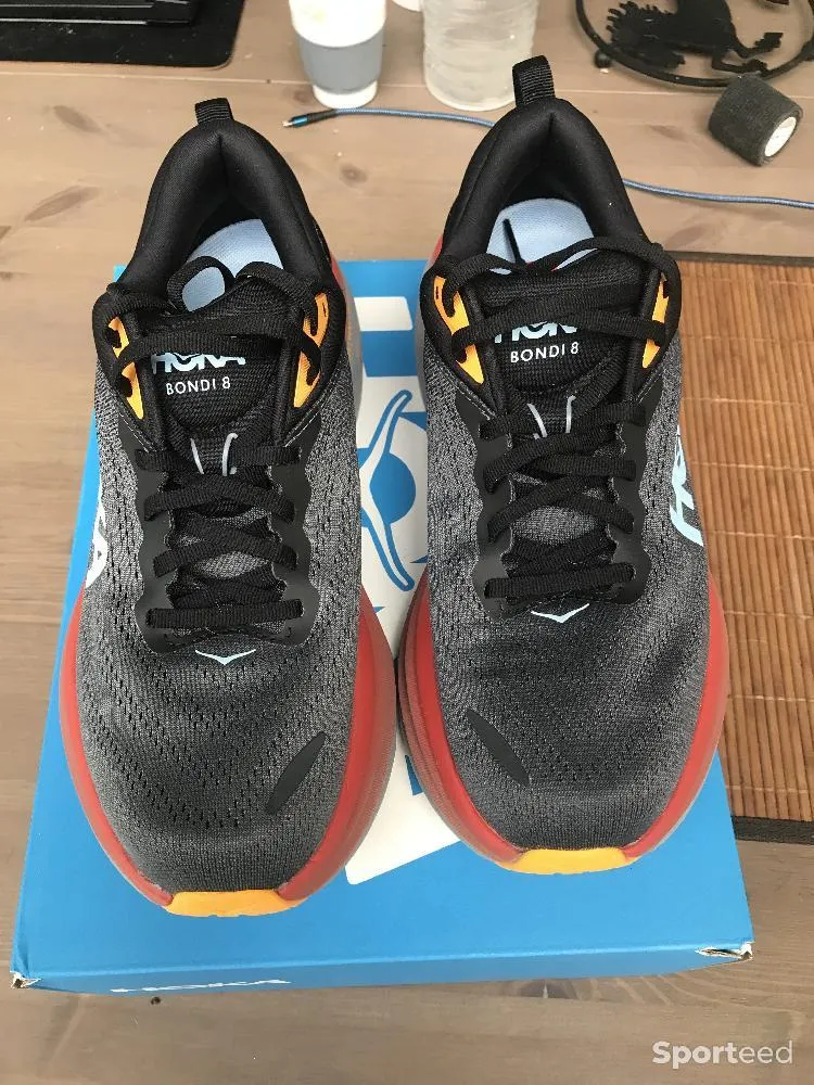 HOKA BONDI 8 - noir / gris - 43 1/3 d'occasion Ajouté le : 24/10/2022