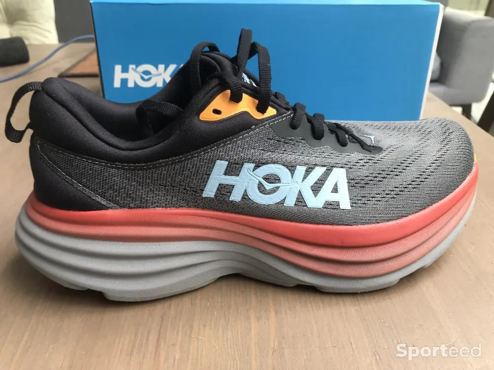 HOKA BONDI 8 - noir / gris - 43 1/3 d'occasion Ajouté le : 24/10/2022