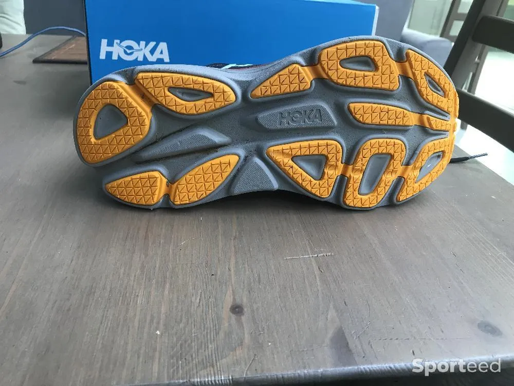 HOKA BONDI 8 - noir / gris - 43 1/3 d'occasion Ajouté le : 24/10/2022