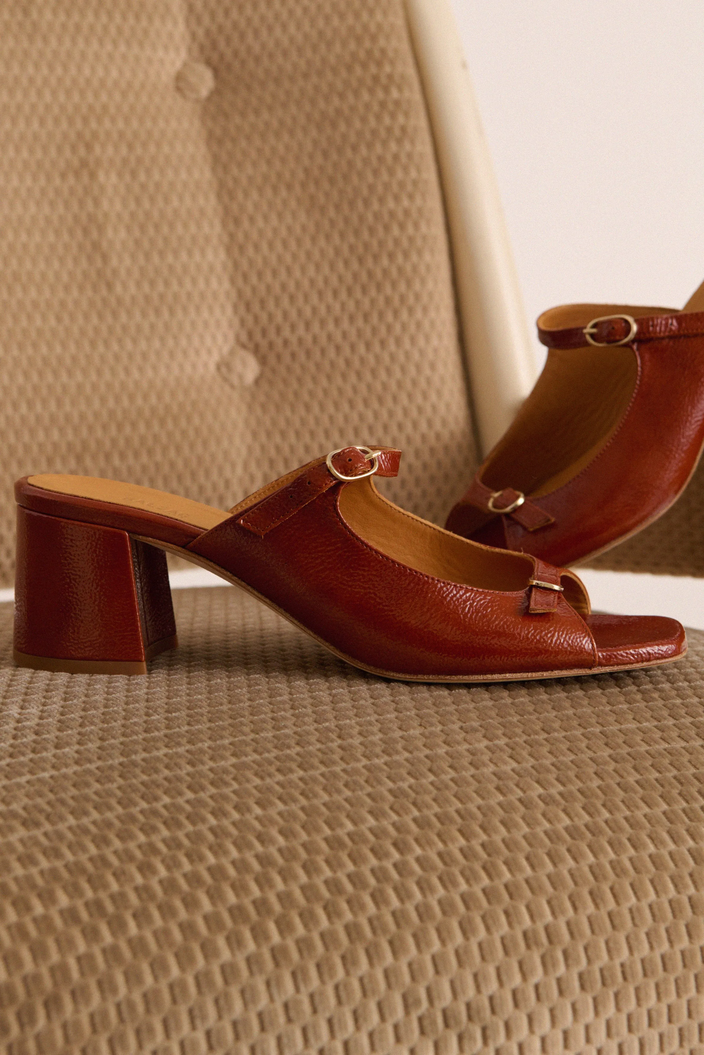 Mules Joane vernis froissé cognac