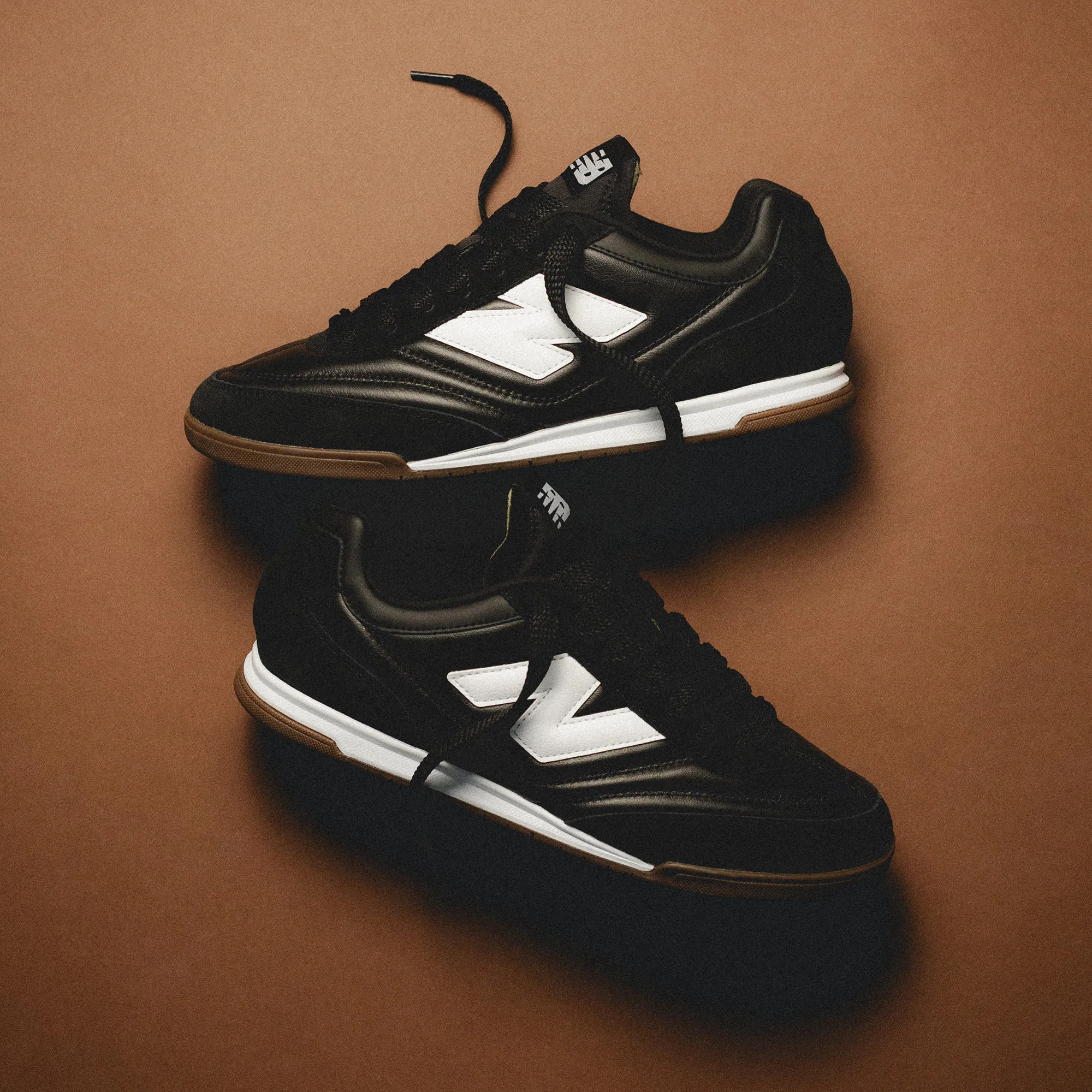 New Balance - URC42LB (black / white)