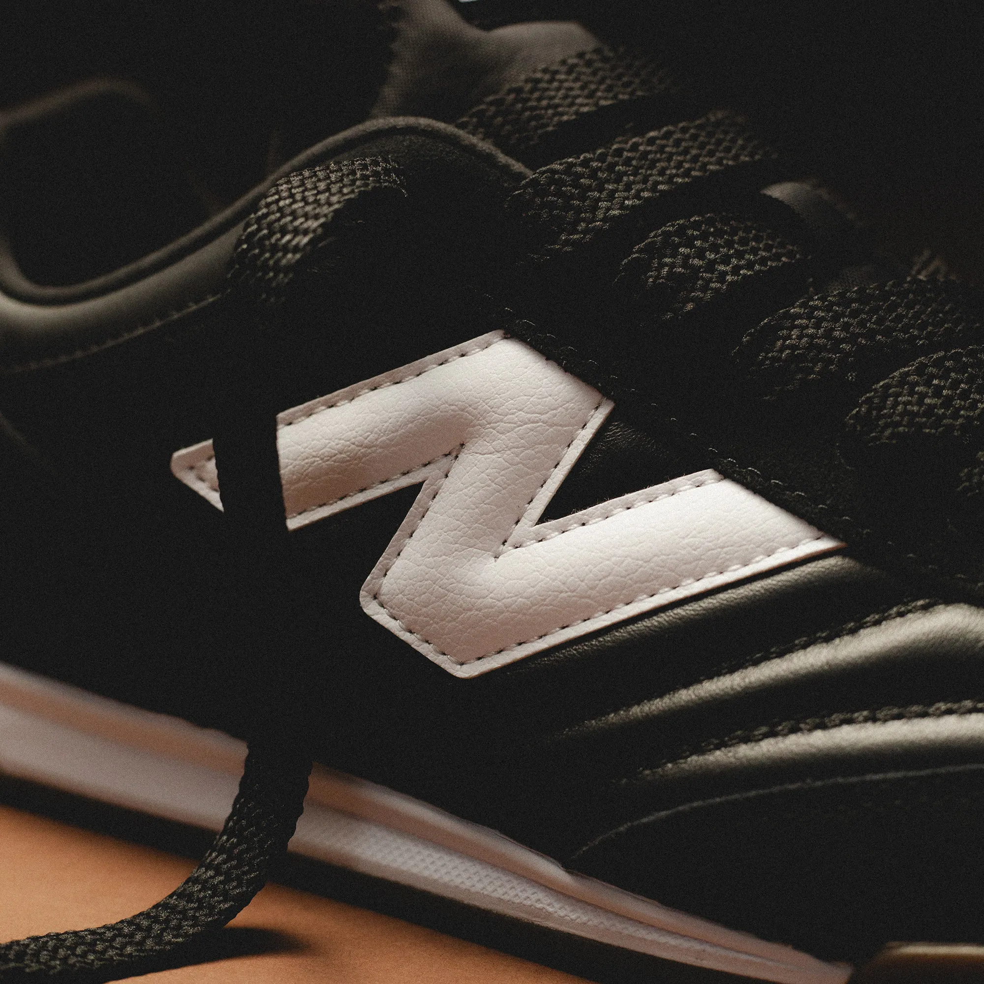 New Balance - URC42LB (black / white)