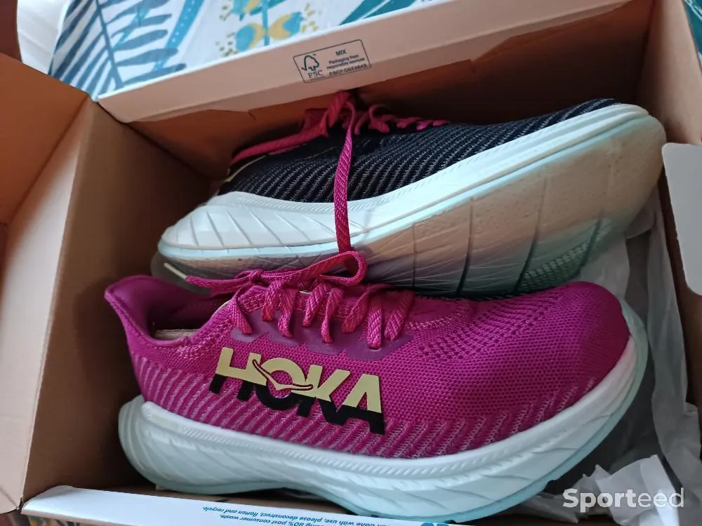 Paire de chaussures de running femme HOKA  neuf Ajouté le : 27/11/2022