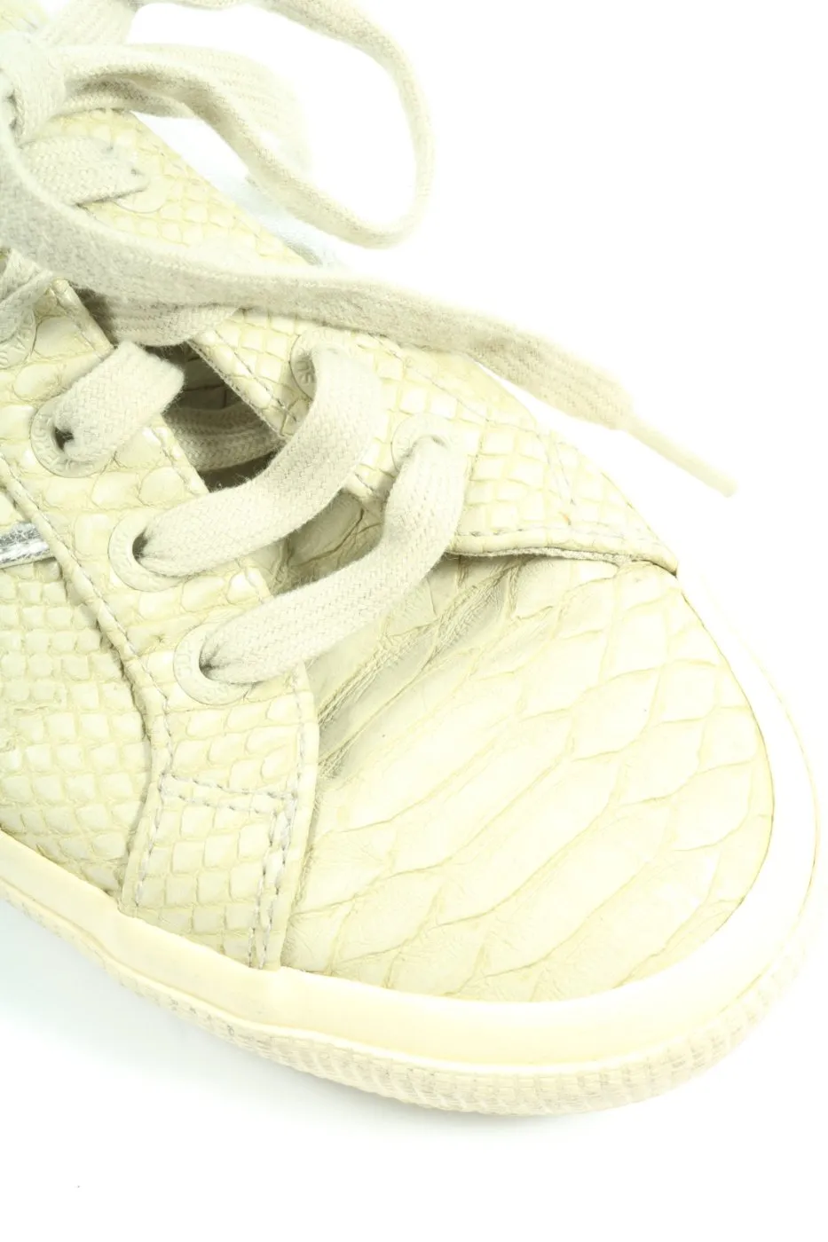 Superga Basket à lacet blanc cassé style décontracté